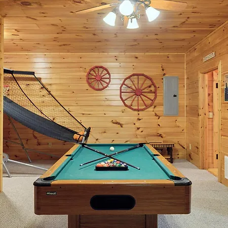 Lucky Cub Cabin